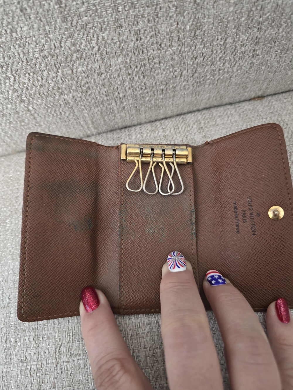 Authentic Louis Vuitton Monogram 4 Key Holder / Case - Excellent Exterior! - Picture 5 of 6